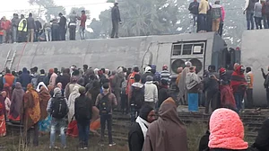 6 killed and several others injured in Bihar train derailment