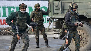 Jammu and Kashmir: Woman Journalist faces abuses by forces