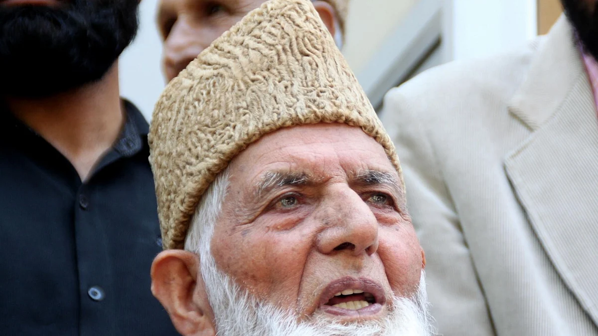 18 separatists, 155 J&K politicians lose security cover