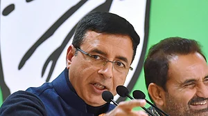 Randeep Surjewala’s scathing lesson to Arun Jaitley on the 42-member NDA alliance
