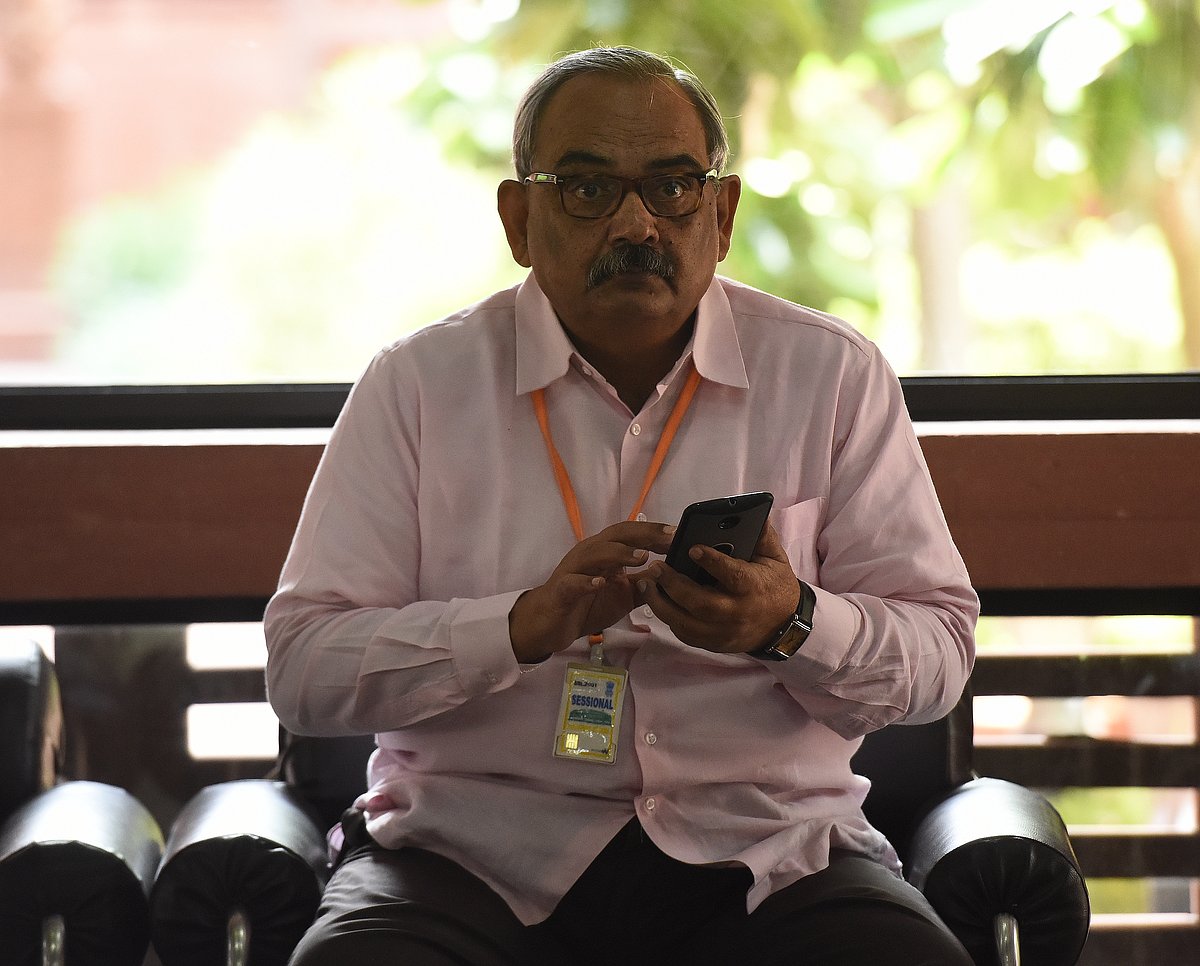 Rafale deal: CAG Rajiv Mehrishi’s BJP connection & ‘conflict of interests’