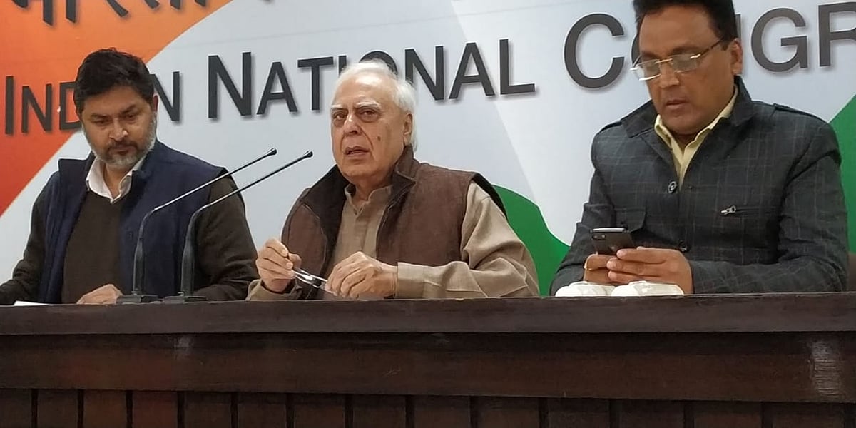 Congress accuses CAG Mehrishi of conflict of interest, demands he recuses himself from Rafale deal report
