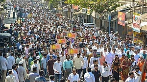 Pulwama attack: Traders body calls for nationwide market bandh on Monday in solidarity with victims families