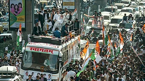 Lucknow offers a tumultuous welcome to Priyanka Gandhi and Scindia