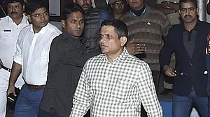 Saradha chit fund case: CBI begins to grill Kolkata Police chief Rajeev Kumar in Shillong