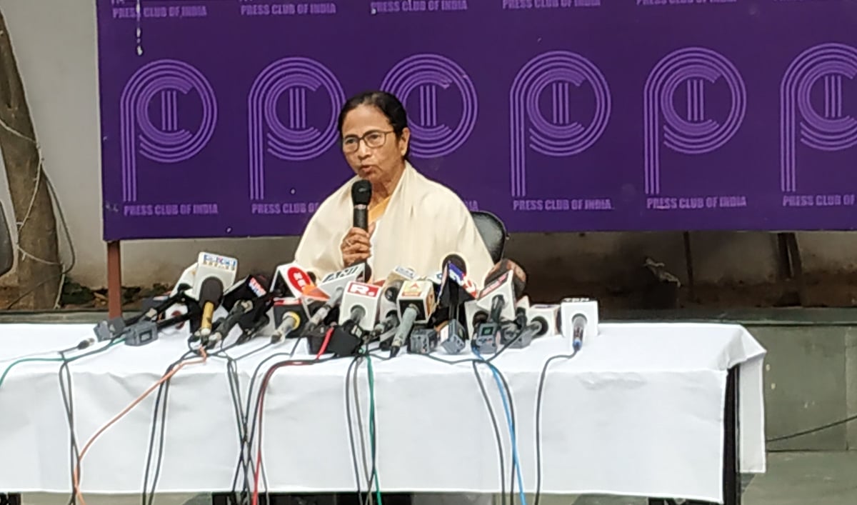 For the sake of national interest, Modi, Shah must go: Mamata