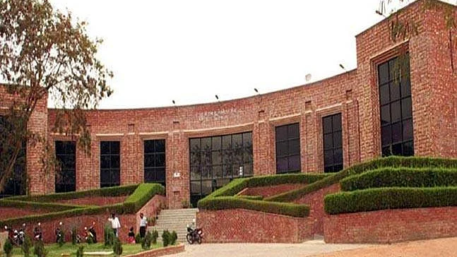 JNU writes to VP against ‘violation’ of HC order by MPs, teachers reject charge