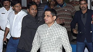 SC asks Rajeev Kumar to appear before CBI, Mamata Banerjee welcomes order