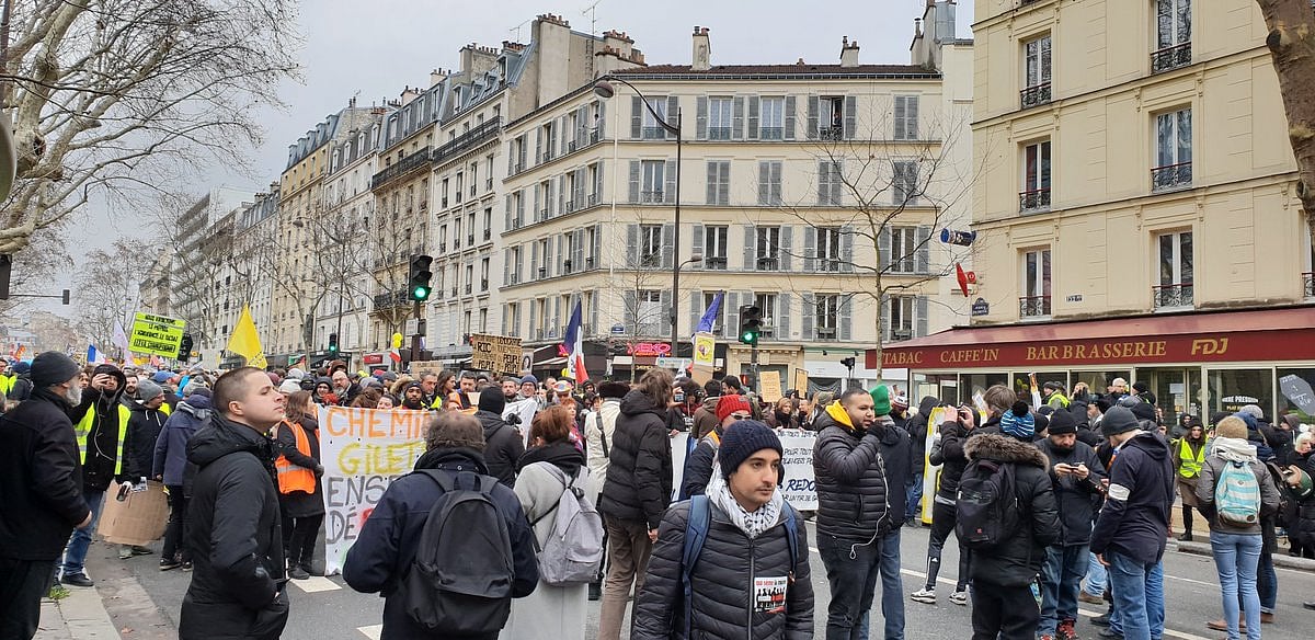 Thousands protest in Paris against police violence  
