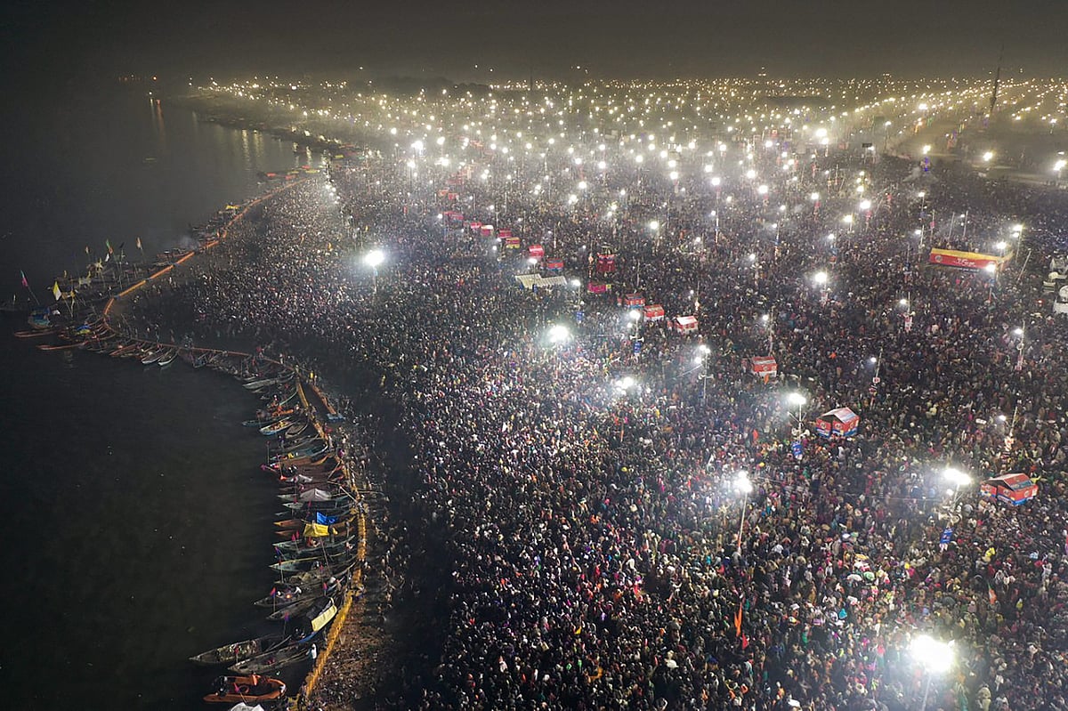 Two-three crore devotees take the holy dip on Mauni Amavasya at Kumbh 2019