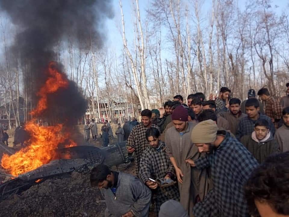 Indian fighter jets crash: One in Pakistan territory, pilot ‘taken alive’  