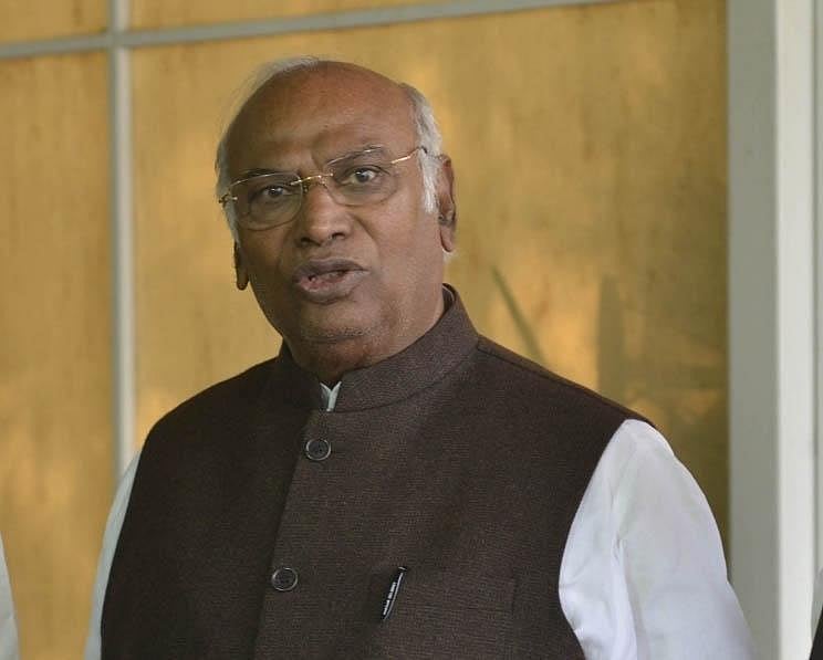 Lok Sabha polls: Kharge, Moily among 18 Congress nominees for Karnataka