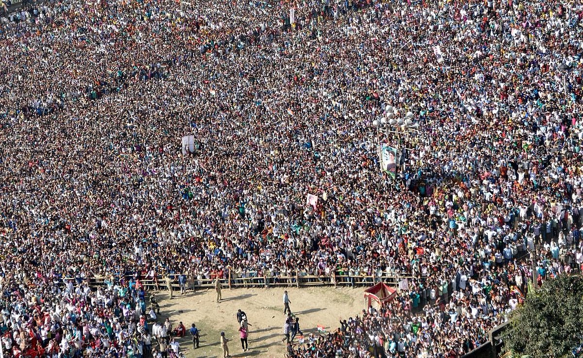 Huge crowds gather in Malda, West Bengal to hear Congress President Rahul Gandhi