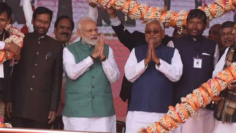 PM Narendra Modi with Bihar CM Nitish Kumar at the Sankalp Yatra