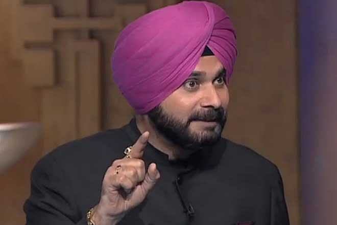 Navjot Singh Sidhu attacks NDA government, accuses insurance companies of looting farmers