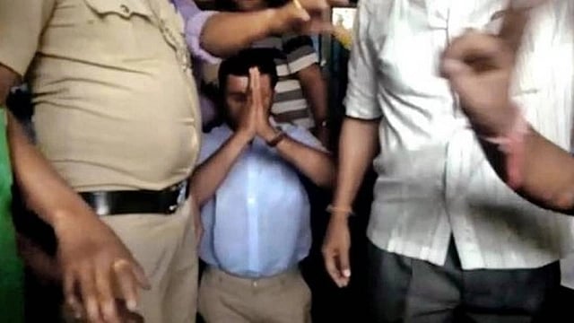 Karnataka professor forced to kneel and apologise for anti-war social media post