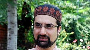 Terror funding: NIA summons Mirwaiz Umar Farooq, Nassem Geelani for questioning