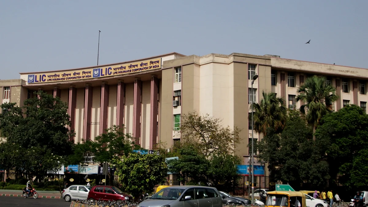 LIC may propose 3-5 year time for IDBI Bank stake cut