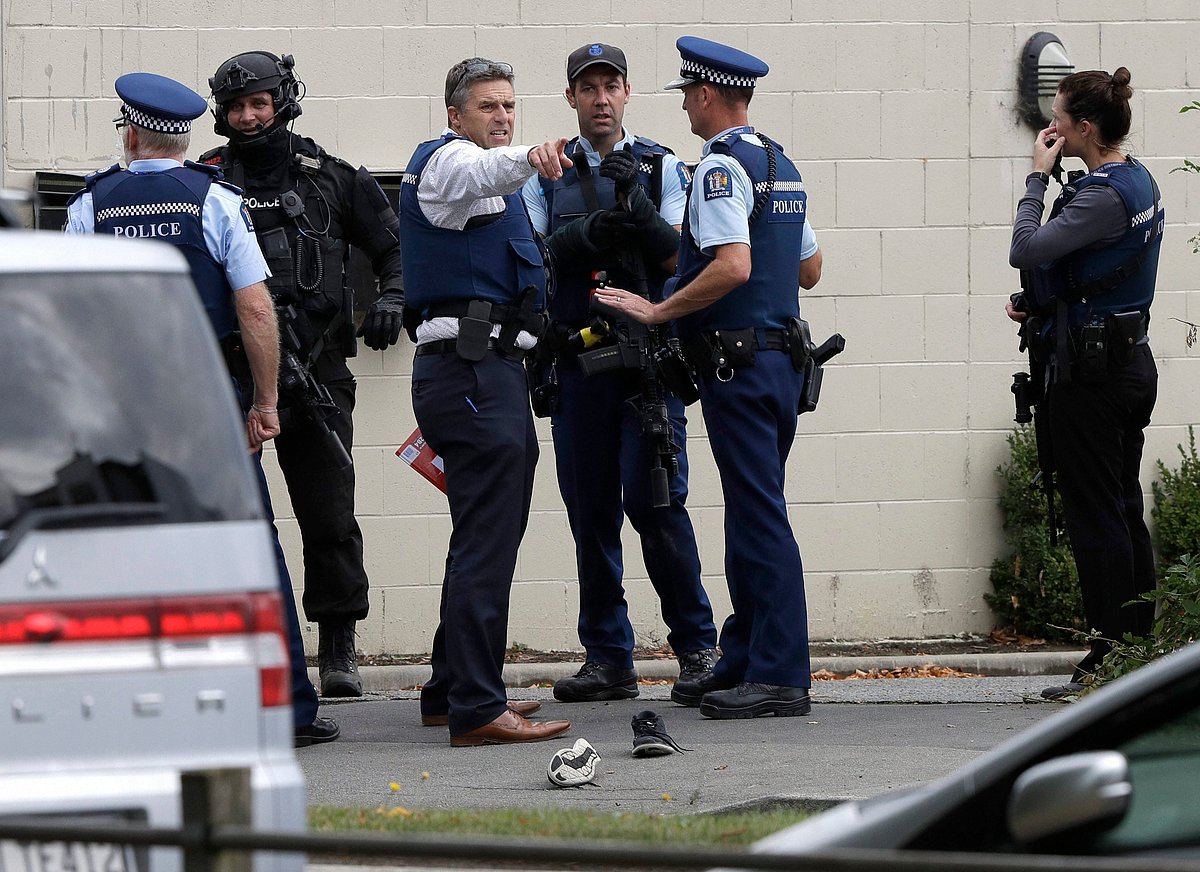 Bangladesh cricket team flees mosque shooting 
