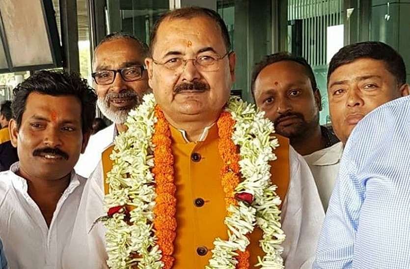 Once a loyalist, now a bitter critic of two ‘Gujju thugs’
