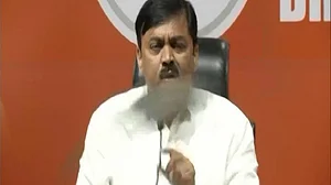 Man hurls shoes at BJP leader GVL Narsimha Rao during press conference