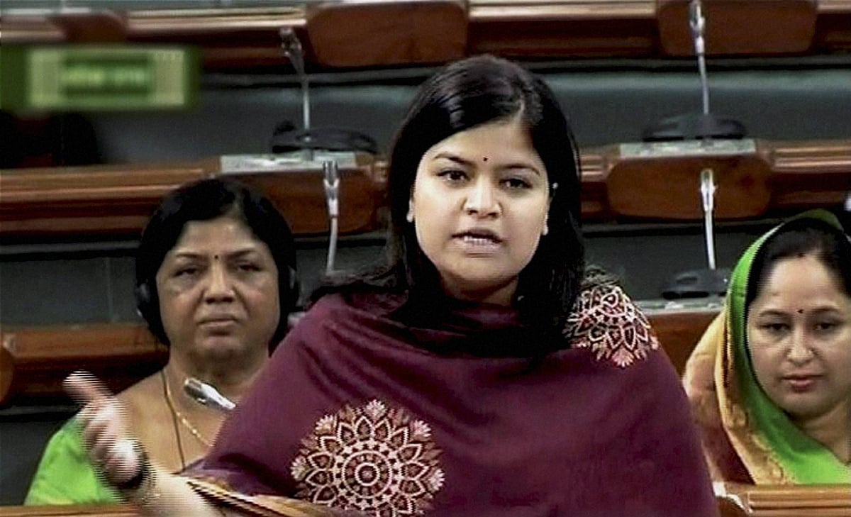 Bombay HC seeks response from BJP leaders Poonam Mahajan and Ashish Shelar over hoardings in Mumbai