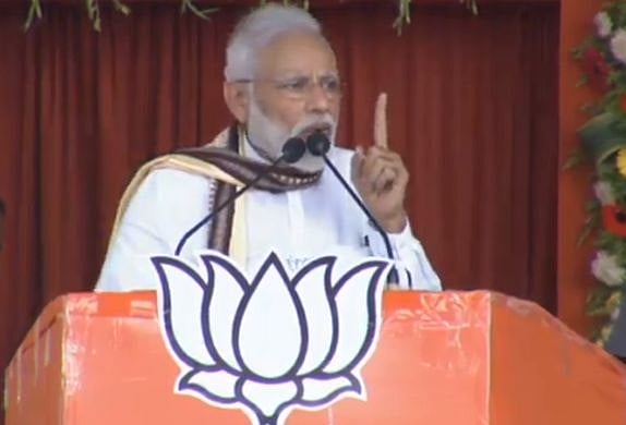 PM Modi accuses Rahul Gandhi of slapping a journalist! Did he lie again? 