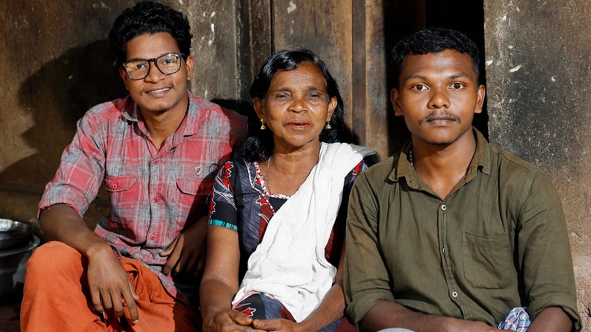 Vinod (left); Photo credit - Ajeeb Komachi