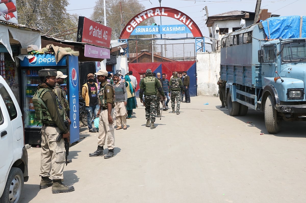 Situation under control in Srinagar Central Jail after angry inmates set fire to a temporary shelter 
