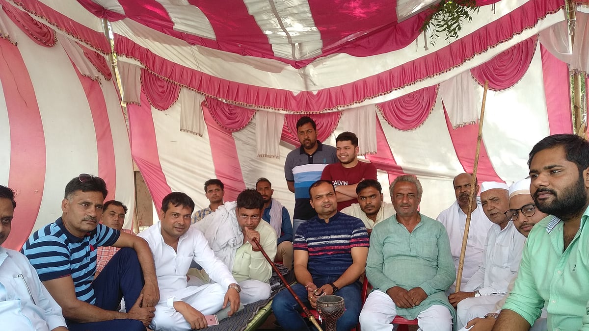 Lok Sabha polls: Opposition parties in Muzaffarnagar guard EVMs armed with lathis