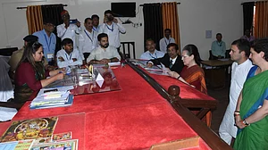 Sonia Gandhi files nomination from Rae Bareli, says : “Do not forget 2004”