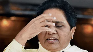 Revolt in Mayawati’s camp; 5 BSP MLAs join SP