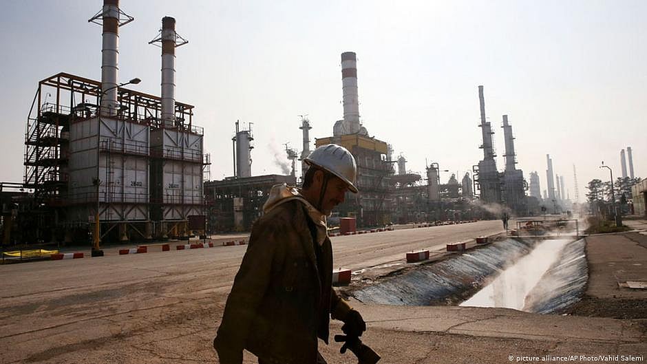 US ends sanctions waivers on Russian and Iranian oil purchases