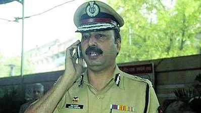 Ex-bureaucrats condemn Pragya’s remarks on Karkare; demand withdrawal of candidature