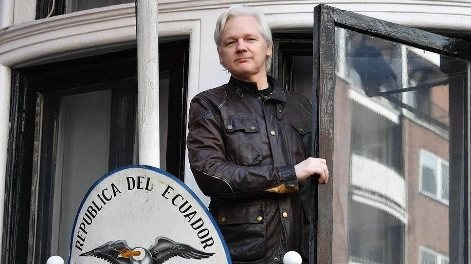 “Set Julian Assange free,” demand Arundhati Roy and other eminent Indian intellectuals