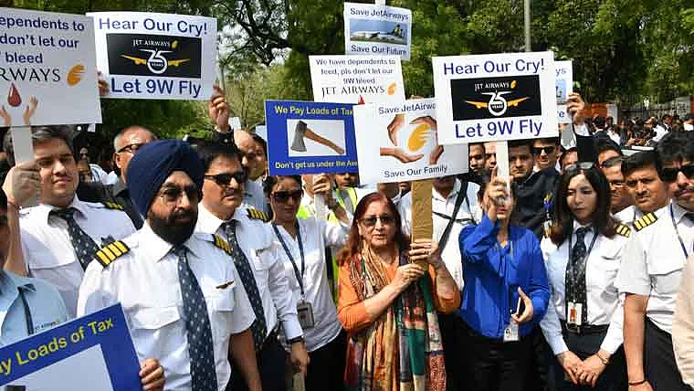 Maharashtra stops Jet staff protest at Modi rally  