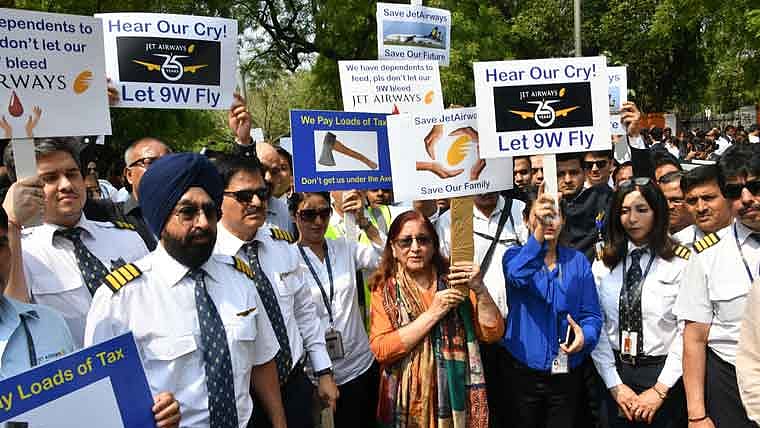 Maharashtra stops Jet staff protest at Modi rally  