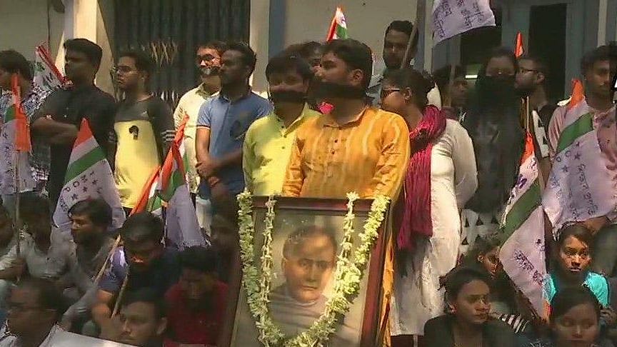 The student wing of TMC protests vandalisation of Ishwar Chandra Vidyasagar’s statue (Twitter)