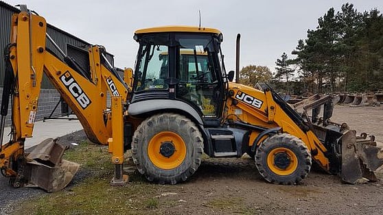 JCB excavators (Twitter)