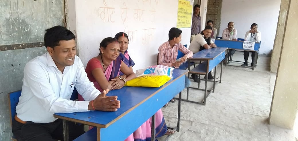 Jharkhand: BJP distributes money in Khunti, villagers in Hazaribagh boycott voting