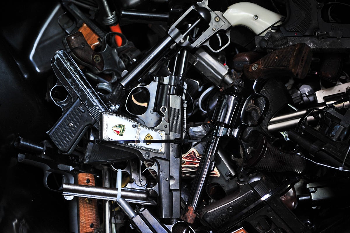 More than 1,000 guns seized from Los Angeles house  