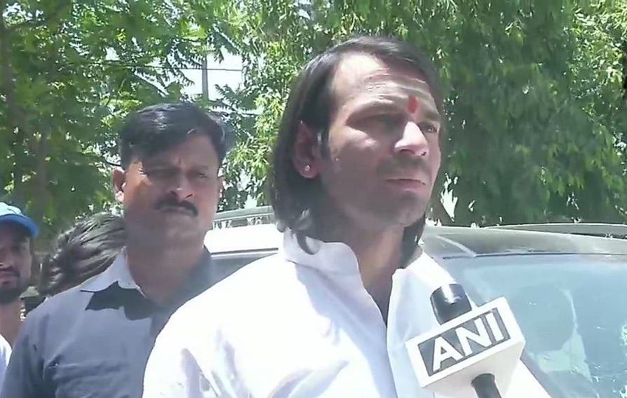 EC seeks report after Tej Pratap’s bouncers thrash media persons  
