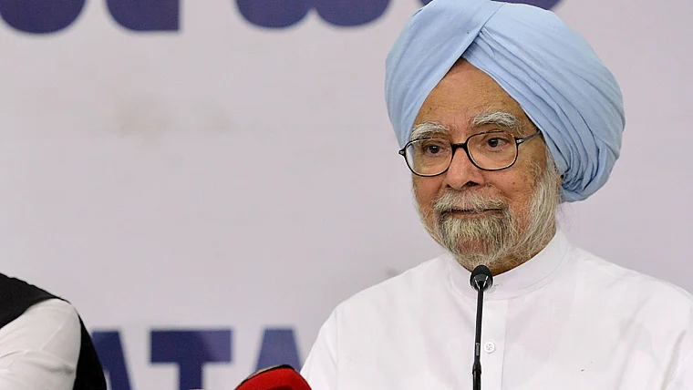 Modi’s 5 yrs ‘most traumatic, devastating’, should be shown exit door, says Manmohan Singh 
