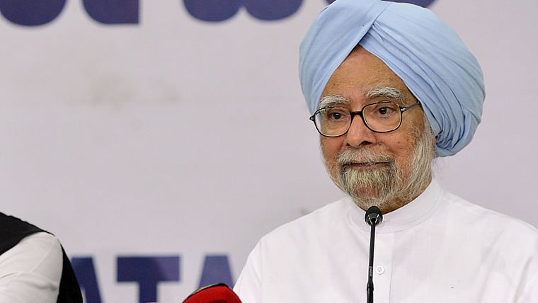 Modi’s 5 yrs ‘most traumatic, devastating’, should be shown exit door, says Manmohan Singh 