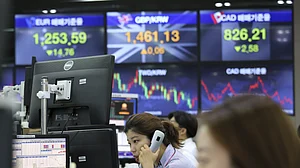 Asian markets tumble after Wall Street battering as China retaliates