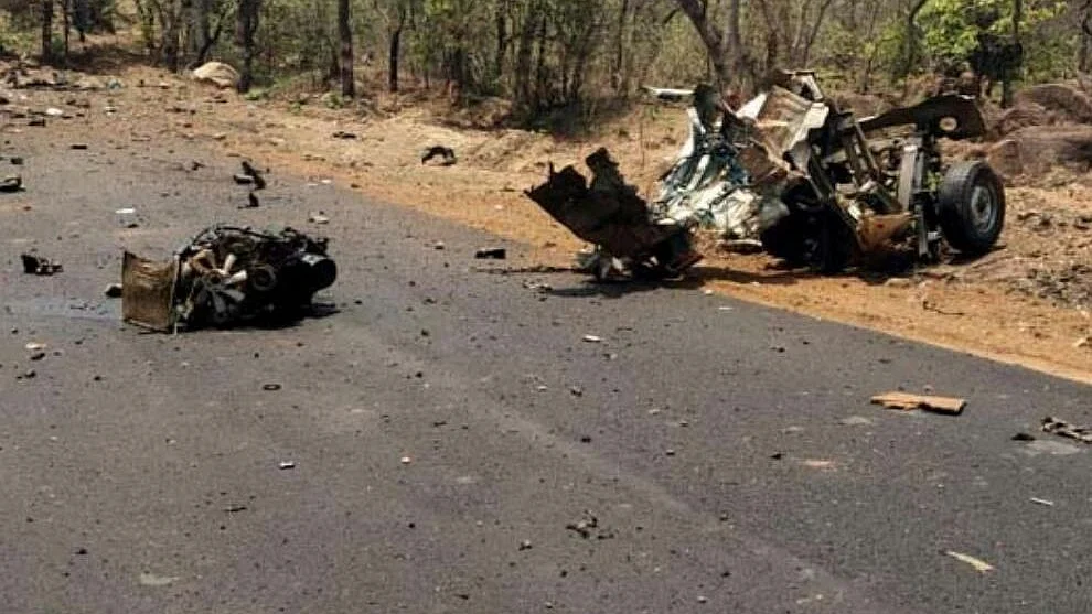 15 commandos, civilian killed by Maoists in Gadchiroli