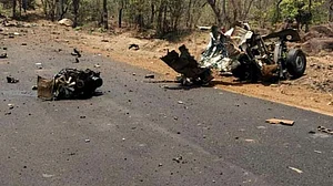 15 commandos, civilian killed by Maoists in Gadchiroli