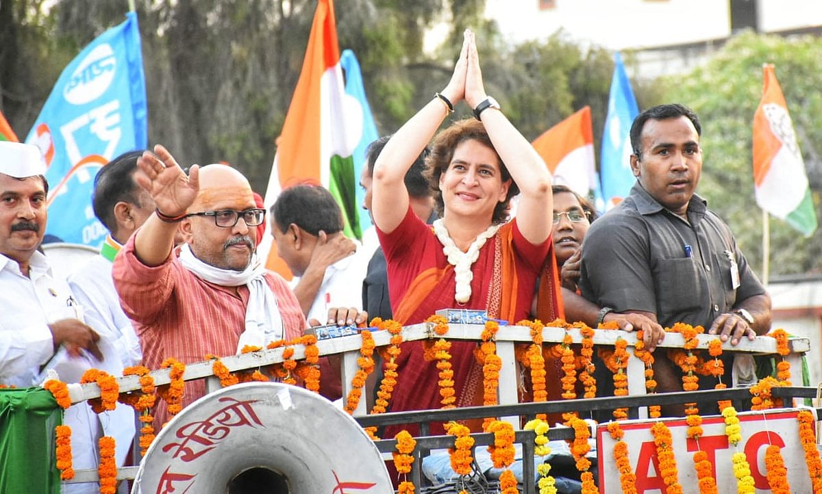 Lok Sabha Election 2019 LIVE: Priyanka Gandhi starts roadshow in Varanasi amid massive crowd