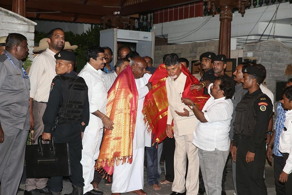 Naidu meets Gowda, Kumaraswamy for post-poll alliance