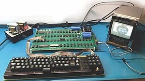 First Apple computer, 200 Apple-1 to be auctioned online starting on Thursday